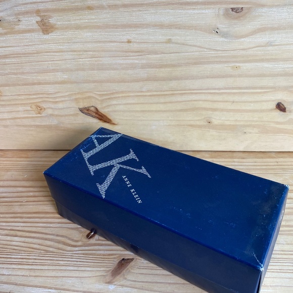 ANNE KLEIN Silver Flower Flats - Picture 5 of 6